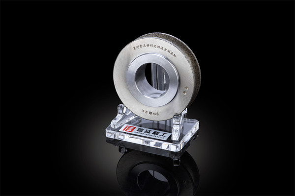 Star sleeve and bell shell channel diamond roller